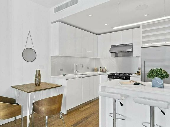4th image of 434 Albee Sq #20D