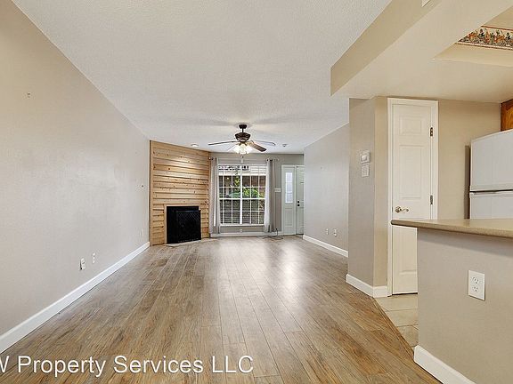 3rd image of 1012 Saint Julien Dr APT A1