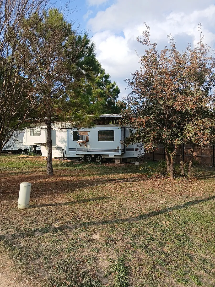 Building Photo - 120 Pine Hill Loop #1-RV