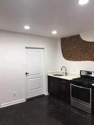 Rented by Perl Group Real Estate | media 6