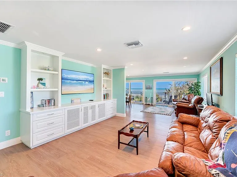 1065 Gulf Shore Blvd N #201 — Photo 9
