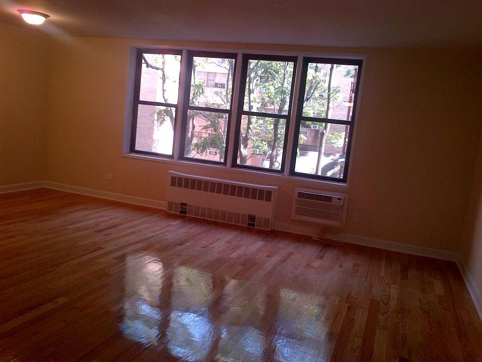 2nd image of 2120 Albemarle Ter