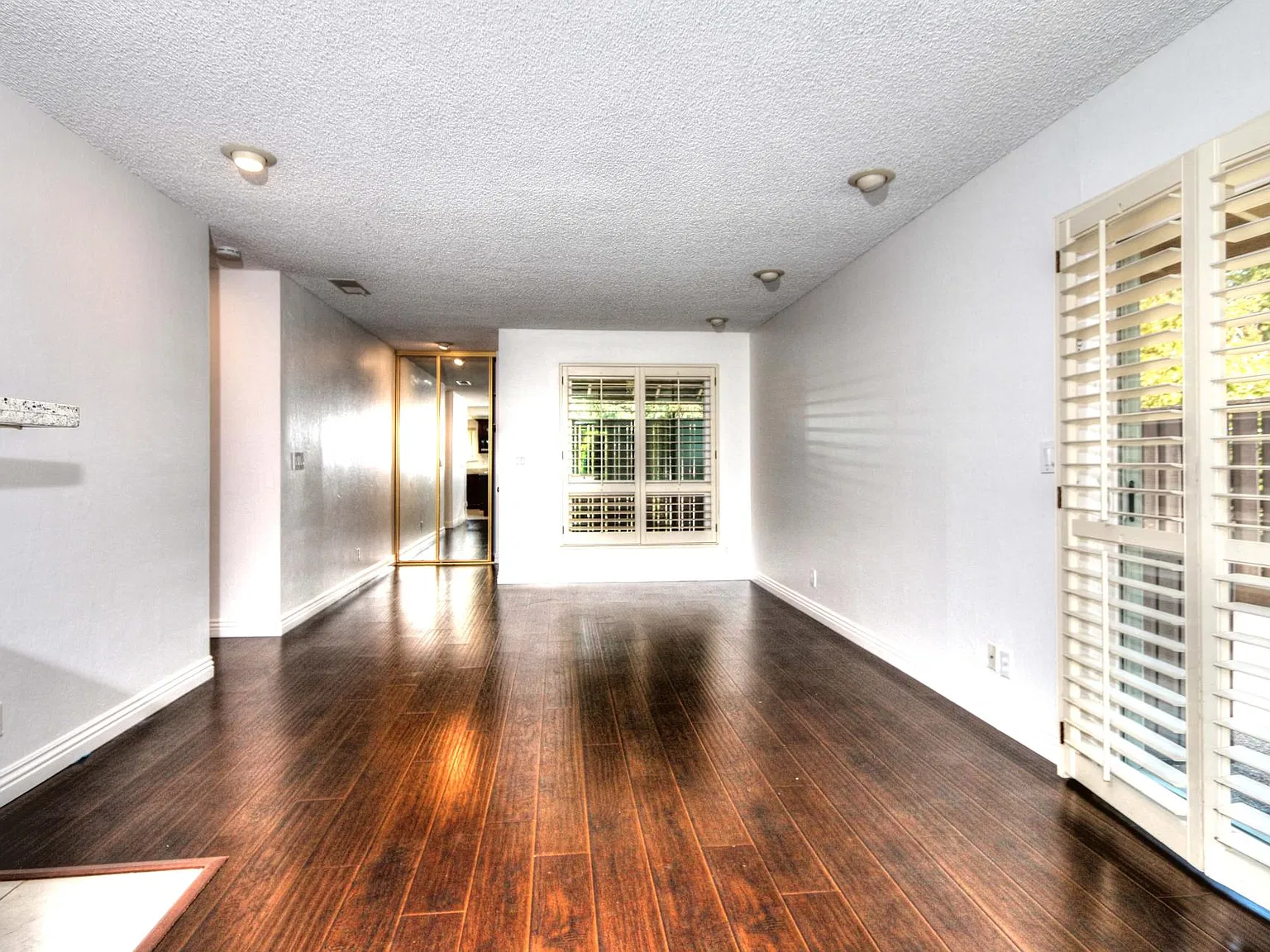 3 bed, 1164 sqft, $4,400 — Photo 3