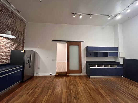 5th image of 301 Spruce St
