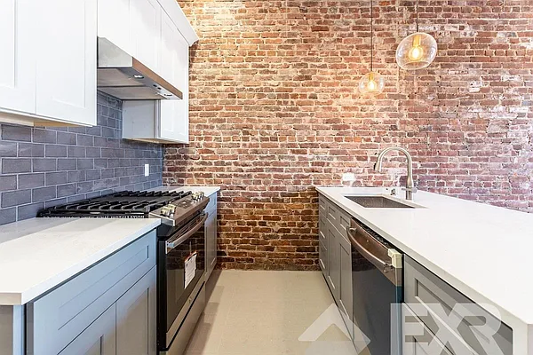 Rented by EXR | media 7