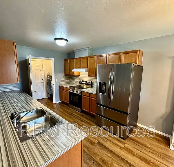 7404 Park Meadow Dr — Photo 10