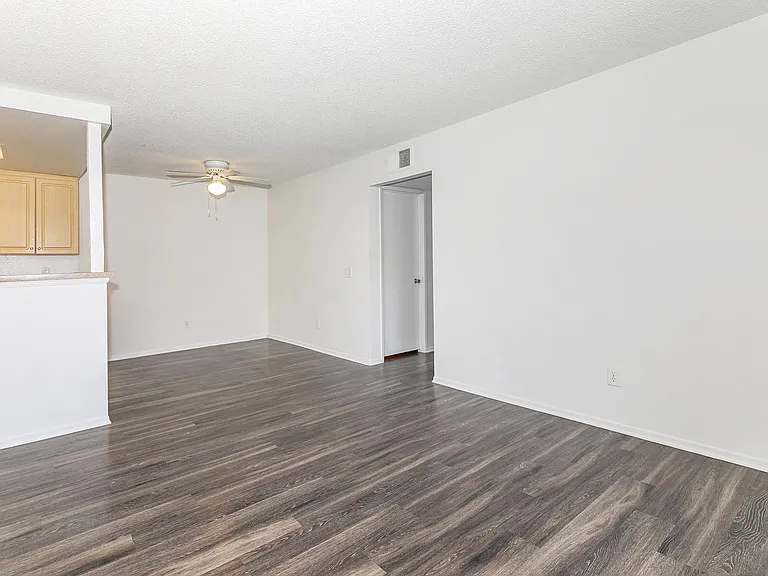 Mountain Creek Apartments — Photo 9