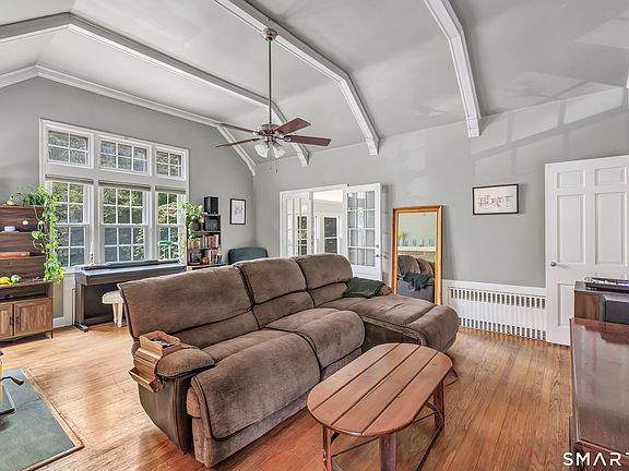 4th image of 818 Middlebury Road