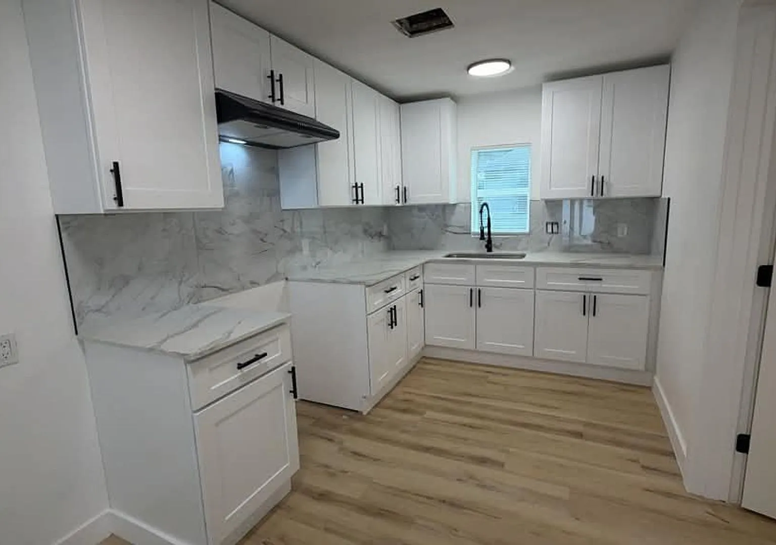 Home Just Renovated Houston Tx — Photo 3