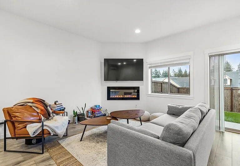 16392 SE Shimmering Leaf St — Photo 9