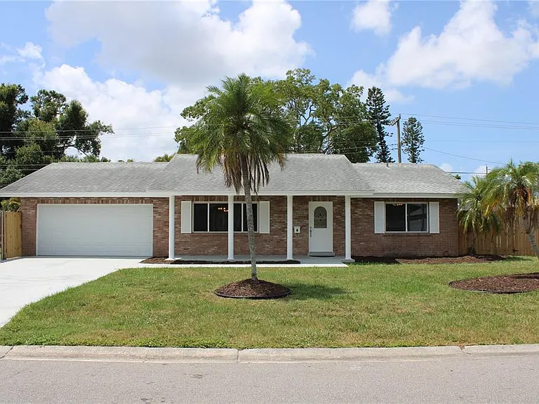 4215 18th Avenue Dr W — Photo 1