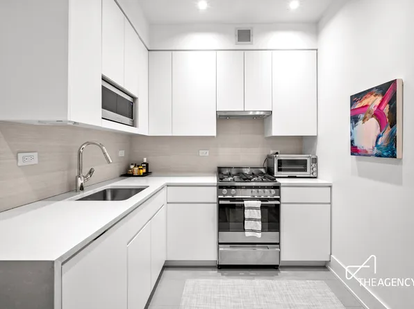 435 East 85th Street image 3 of 6