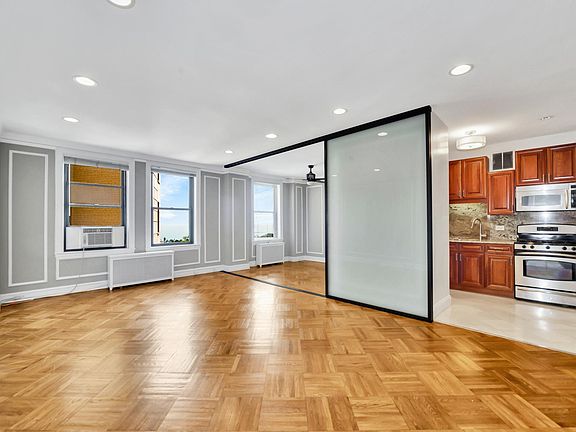 2nd image of 2000 N Lincoln Park West Pkwy #1206