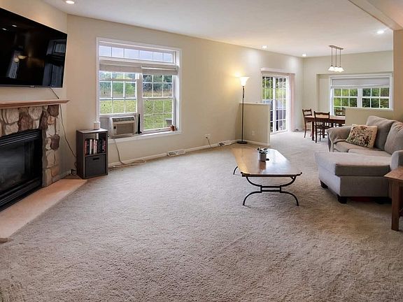 3rd image of 1530 Lake Dr