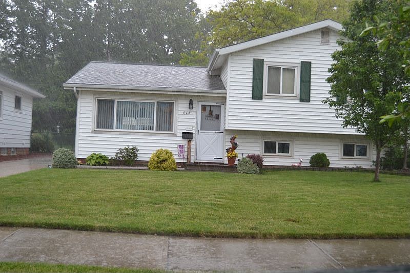 1st image of 823 Charles St
