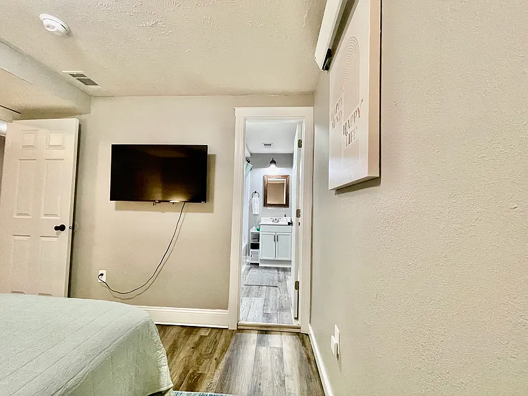334 N Spring Ave #1 — Photo 9