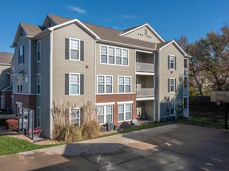 Canyon Court Apartments — Photo 14