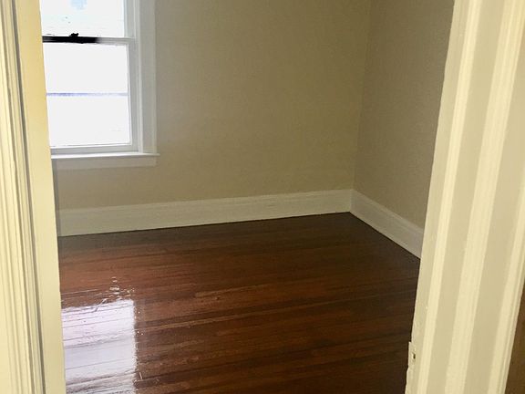 3rd image of 418 Dearborn St #2