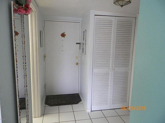 5th image of 223 Columbia Dr APT 223