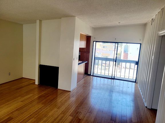 5th image of 37 Covina Ave