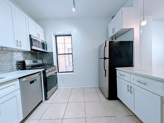 3rd image of 96 Hart St APT 1A