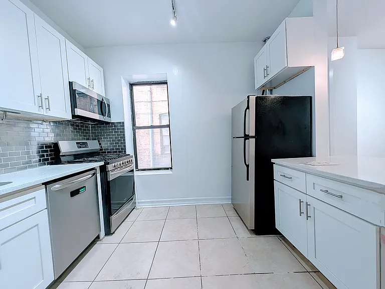 100 Hart St #1A — Photo 3