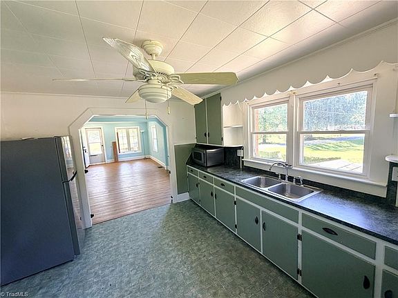 5th image of 806 Halsbrook Rd