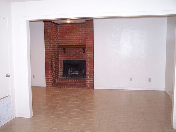 5th image of 4124 Amy Dr