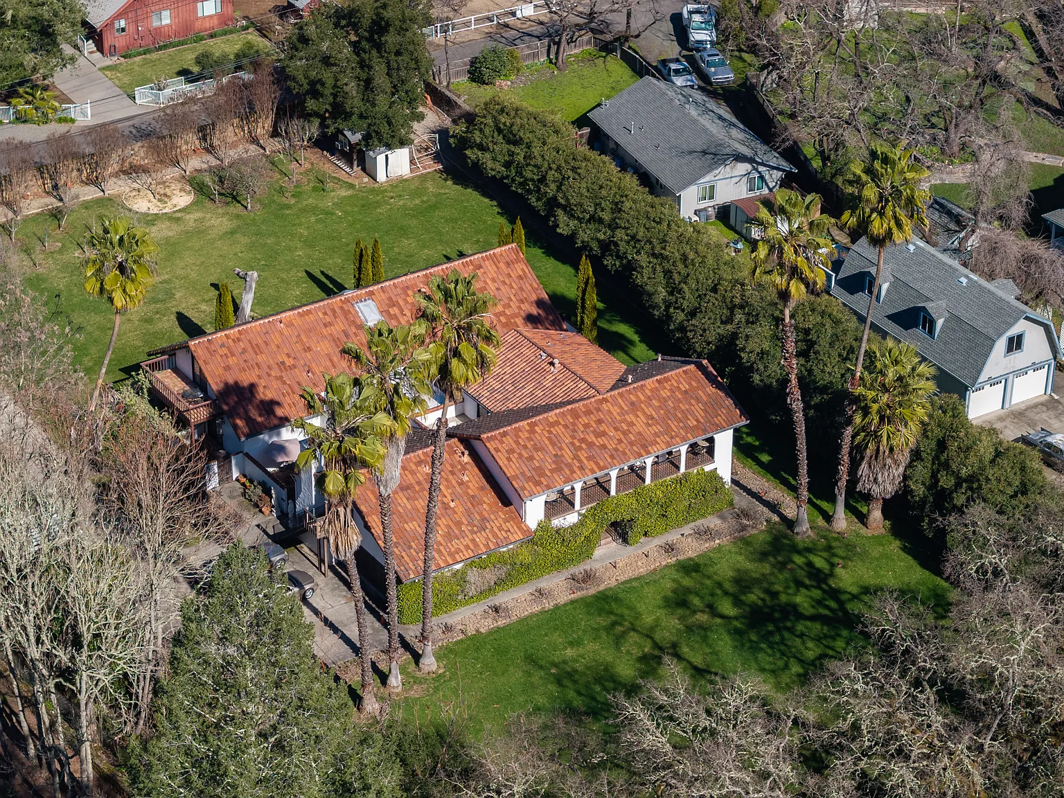 8 bed, 8000 sqft, $40,000 — Photo 2