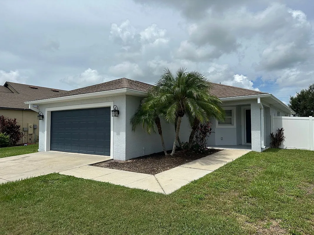 3 bed, 2.0 bath, 1320 sqft, $2,600 — Photo 2