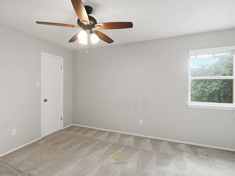 13811 Stone Hollow Dr — Photo 25