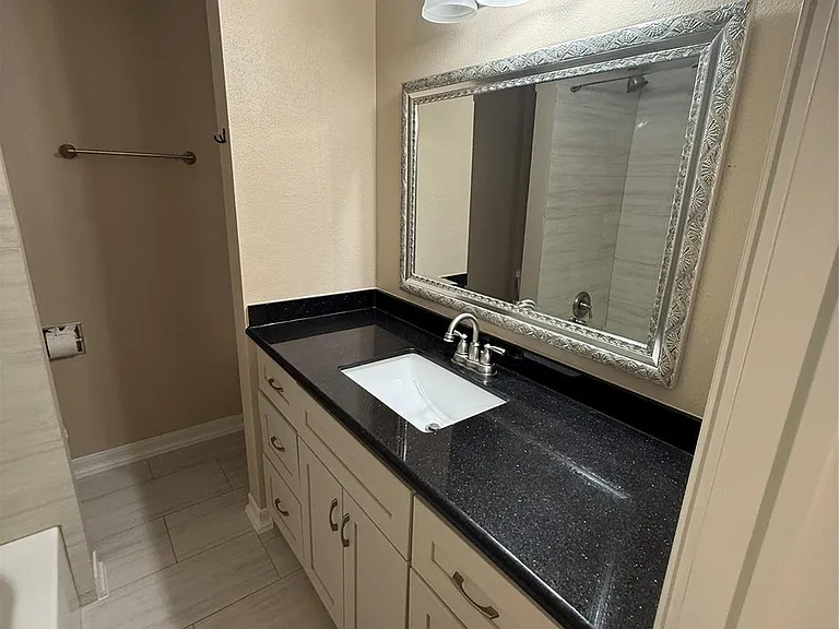 1909 Brun St #4 — Photo 15