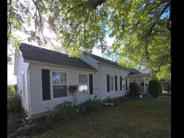 113 S Cedar St, Stewardson, IL 62463