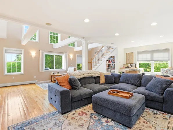 19 Meadow Lark Lane, Epsom, NH 03234