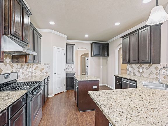 4th image of 2118 Cardinales Ln