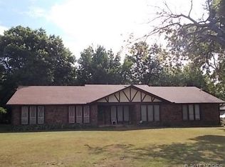 15711 E Meadow Circle Rd, Claremore, OK 74019
