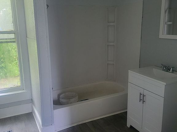5th image of 922 N Jefferson St