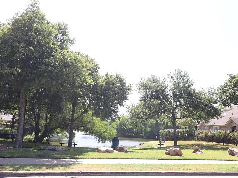 7901 Stonehaven Ln — Photo 2