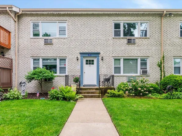 112 Cardinal Lane #2B, Islip, NY 11751