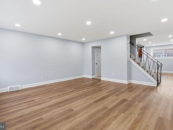 2nd image of 3728 W Country Club Rd