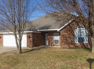 952 N Queen Annes Lace Dr, Fayetteville, AR 72704