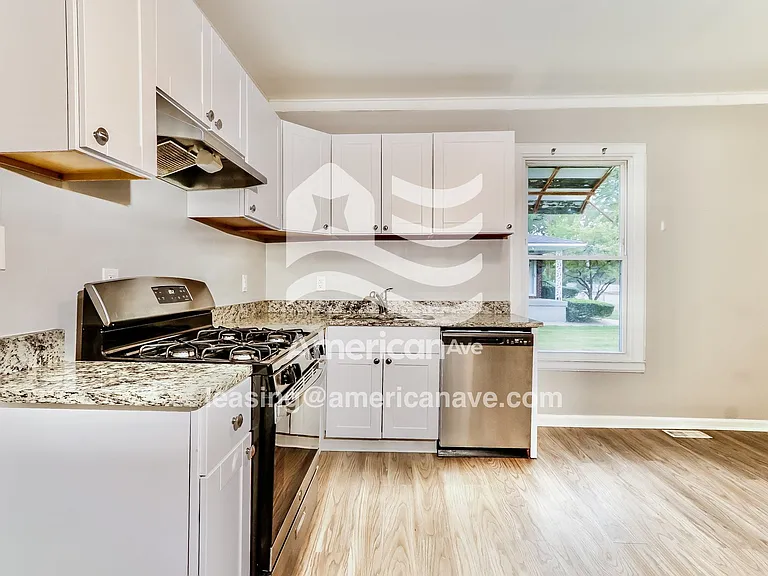 974643_008_kitchen_13960230.jpg