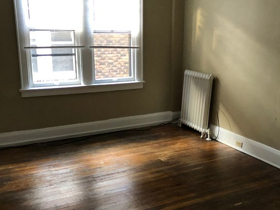 Both bedrooms-hardwood floor