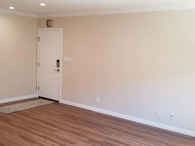 509 E Grand Ave — Photo 2