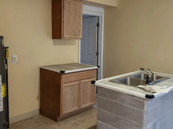 11638 Nagel St, Hamtramck, MI 48212