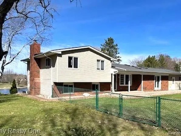 3574 Baldwin Rd, Metamora, MI 48455