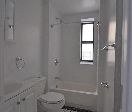 4th image of 2710 Morris Ave APT 2E