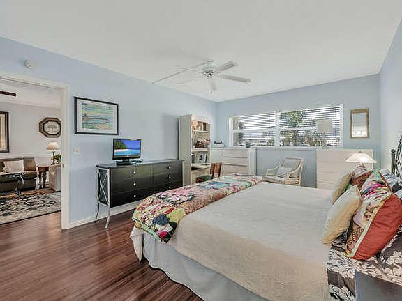 5th image of 29 Yacht Club Dr APT 307