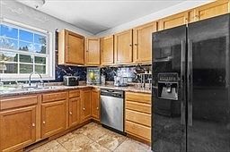 5th image of 563 Woodman St