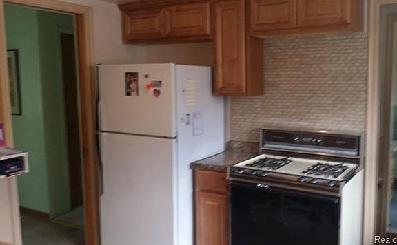3rd image of 27506 Lorraine Ave